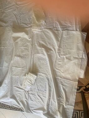 Set of 2 Vintage White Embroidered Table Linen -